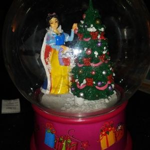 Disney snow White battery operated snowglobe